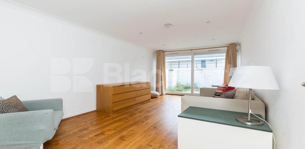 Spacious three double bedroom property  Blundell Street, Caldenonian Road